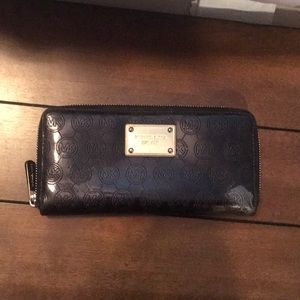 Black and Hold Michael Kors wallet
